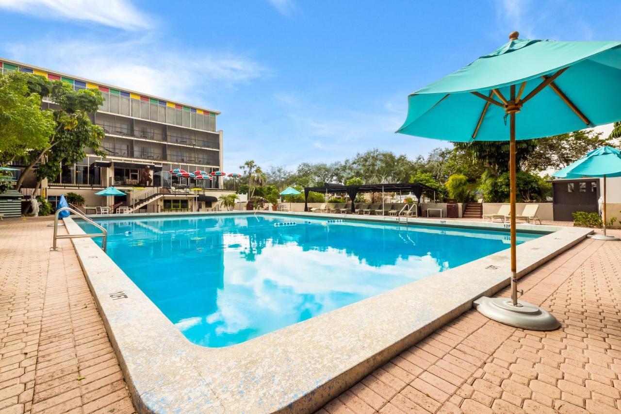 Quality Inn & Suites Conference Center Winter Haven Exterior photo